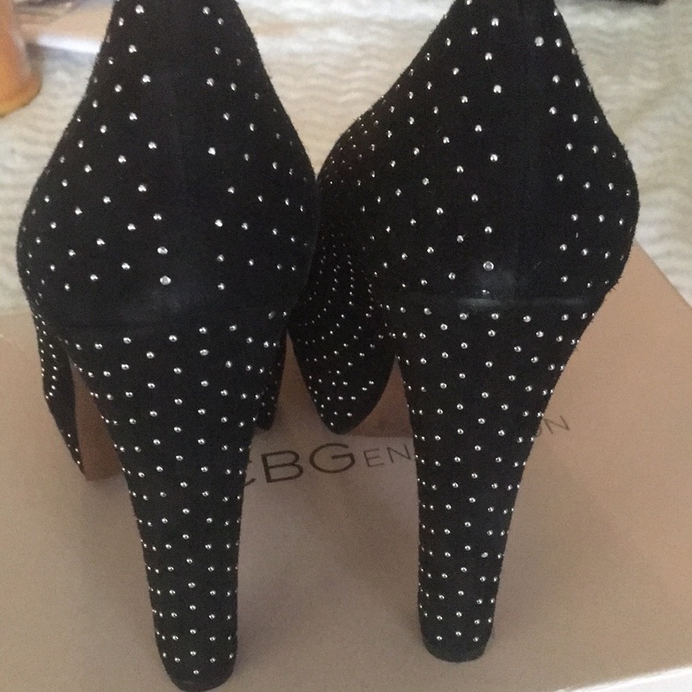 Shoes - Picture 6 of 8